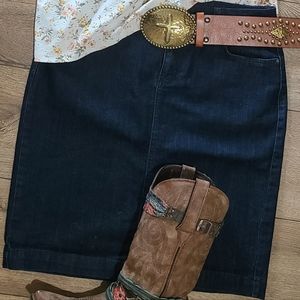 Worn Twice- GLORIA VANDERBILT- AMANDA Skirt- Denim, Embellished Pockets, size 8